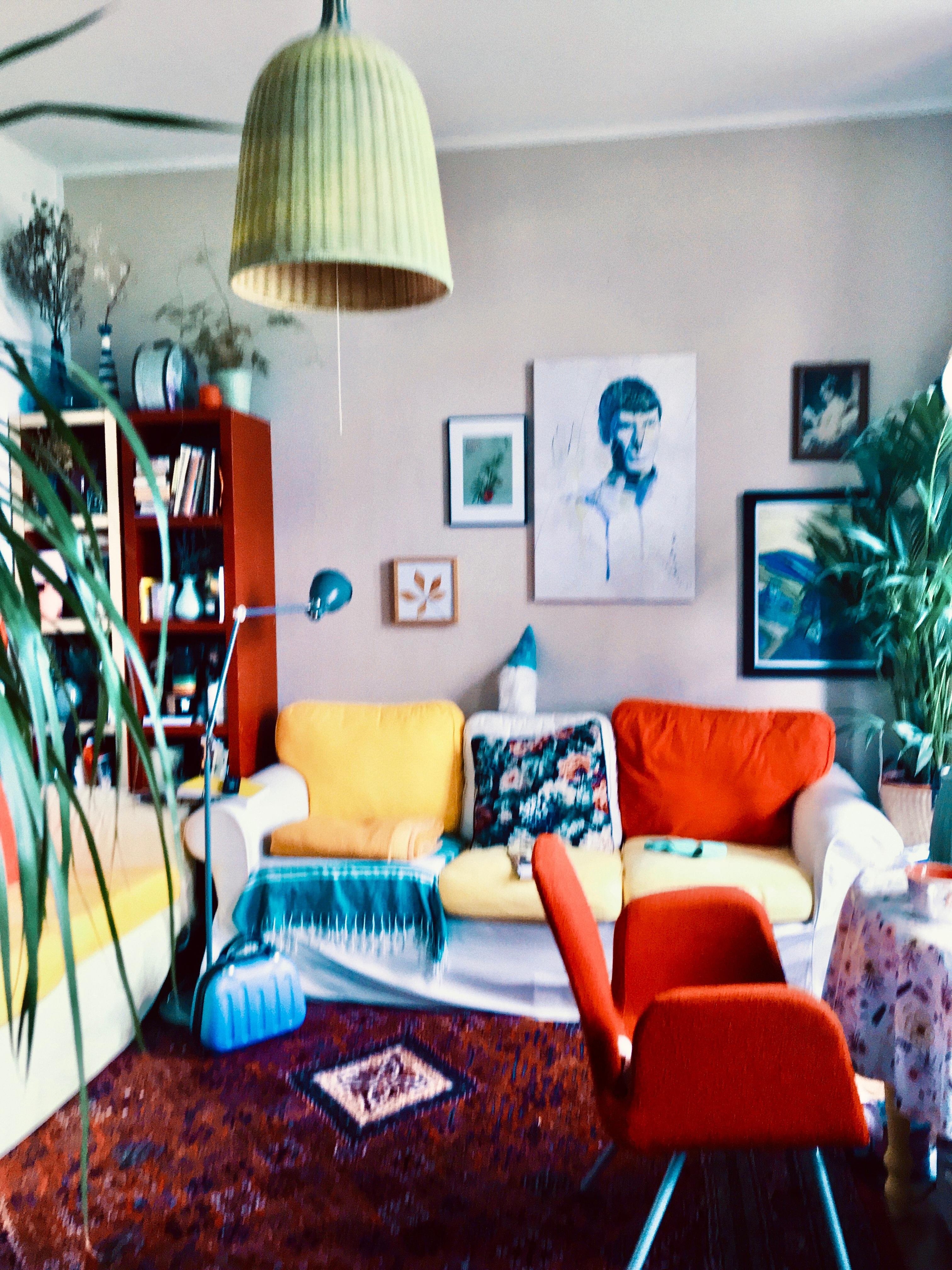 #wohnzimmer
where the overthinker... overthinks 🥺🤓🐈‍⬛
#couchliebt
#rot
#home