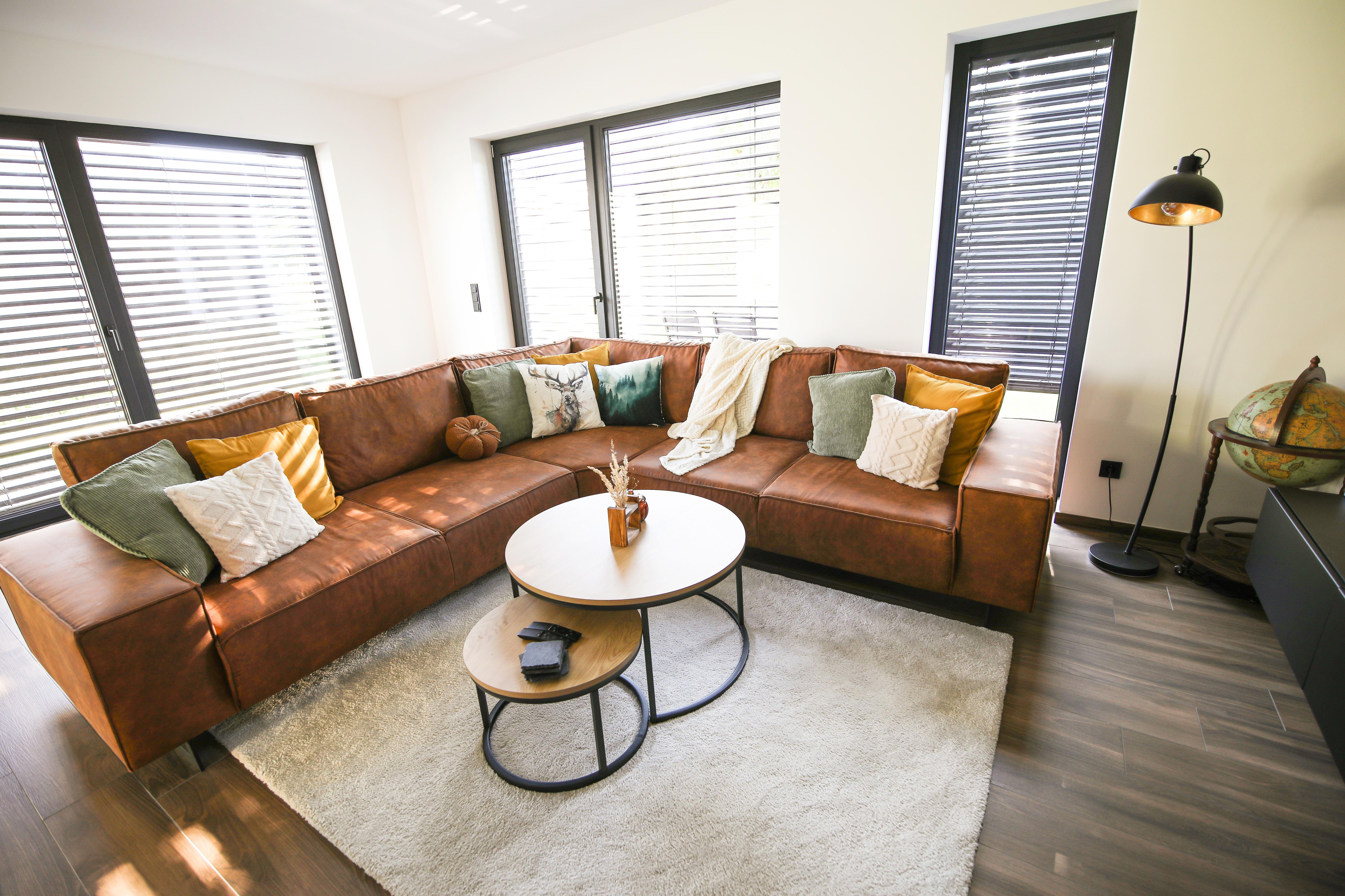 #wohnzimmer #wohnbereich #couch #sofa #kissen #deko #herbst