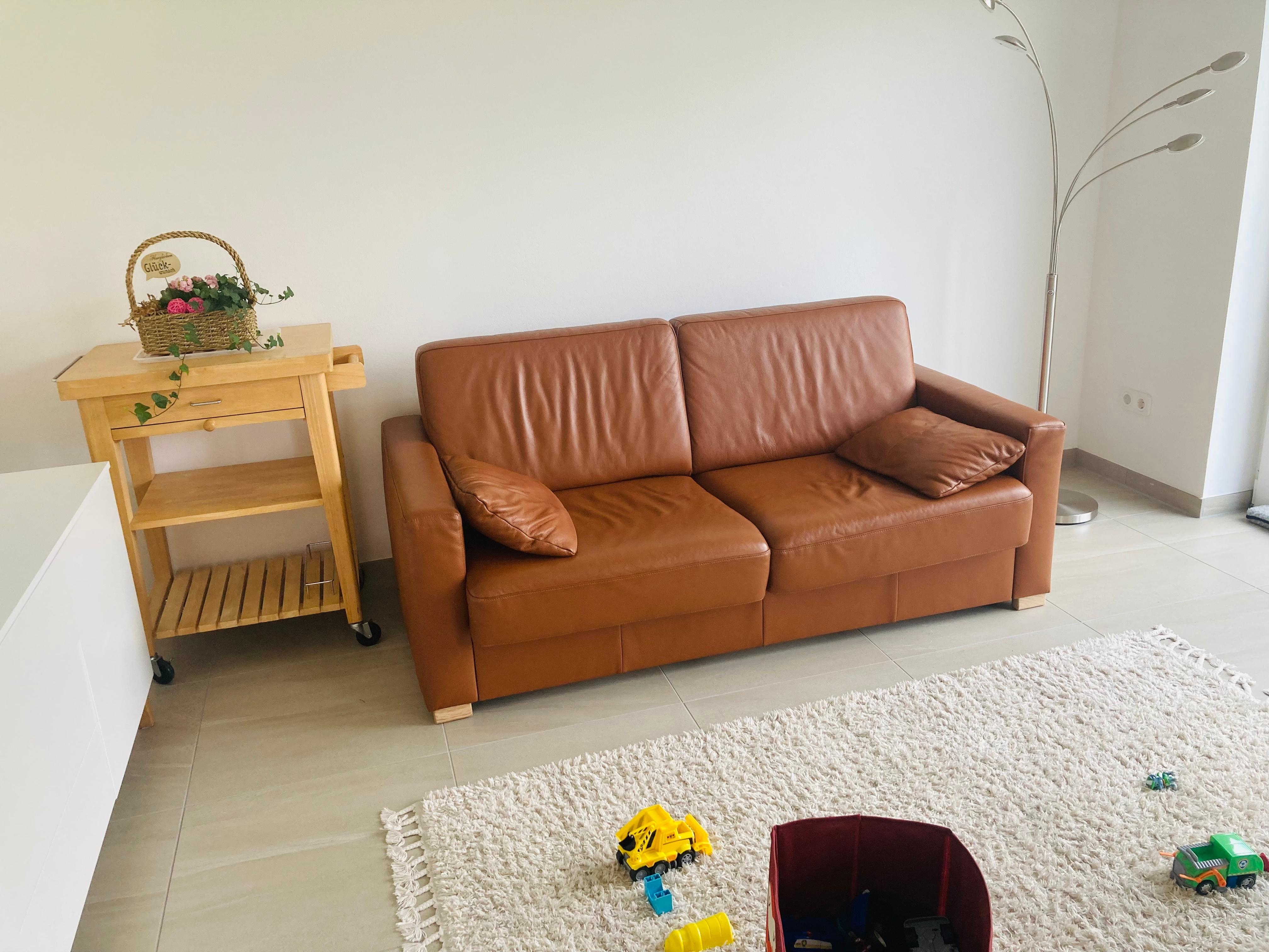 #wohnzimmerumstyling #interart #evabrenner 
Das Sofa mögen wir sehr. Es fehlt noch ein Teppich in einer frischen Farbe.