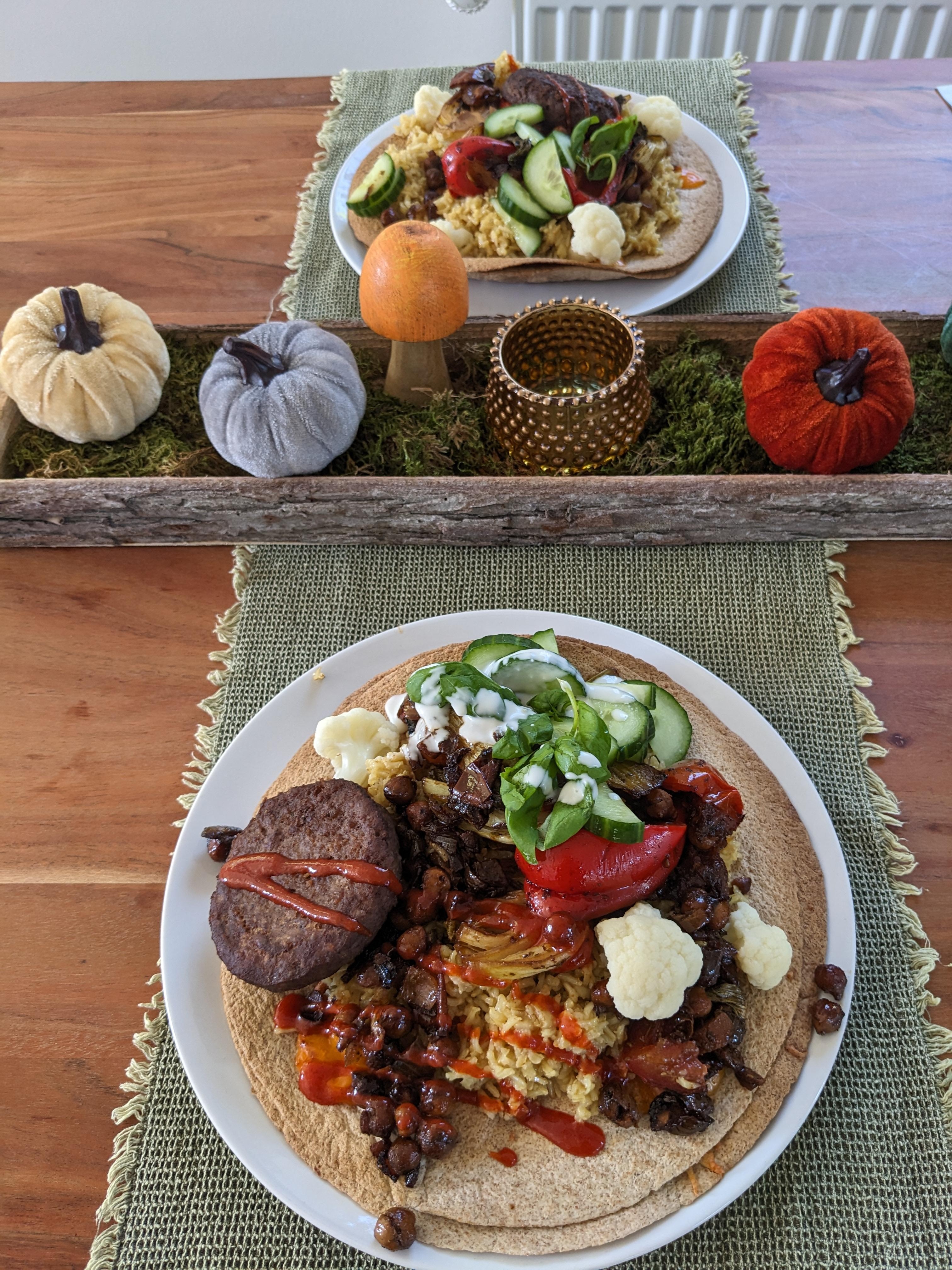 Wrap mit Reis, Gemüse und Frikadellen und Salat belegt 😋 🥗
#lecker #food #wrap #salat