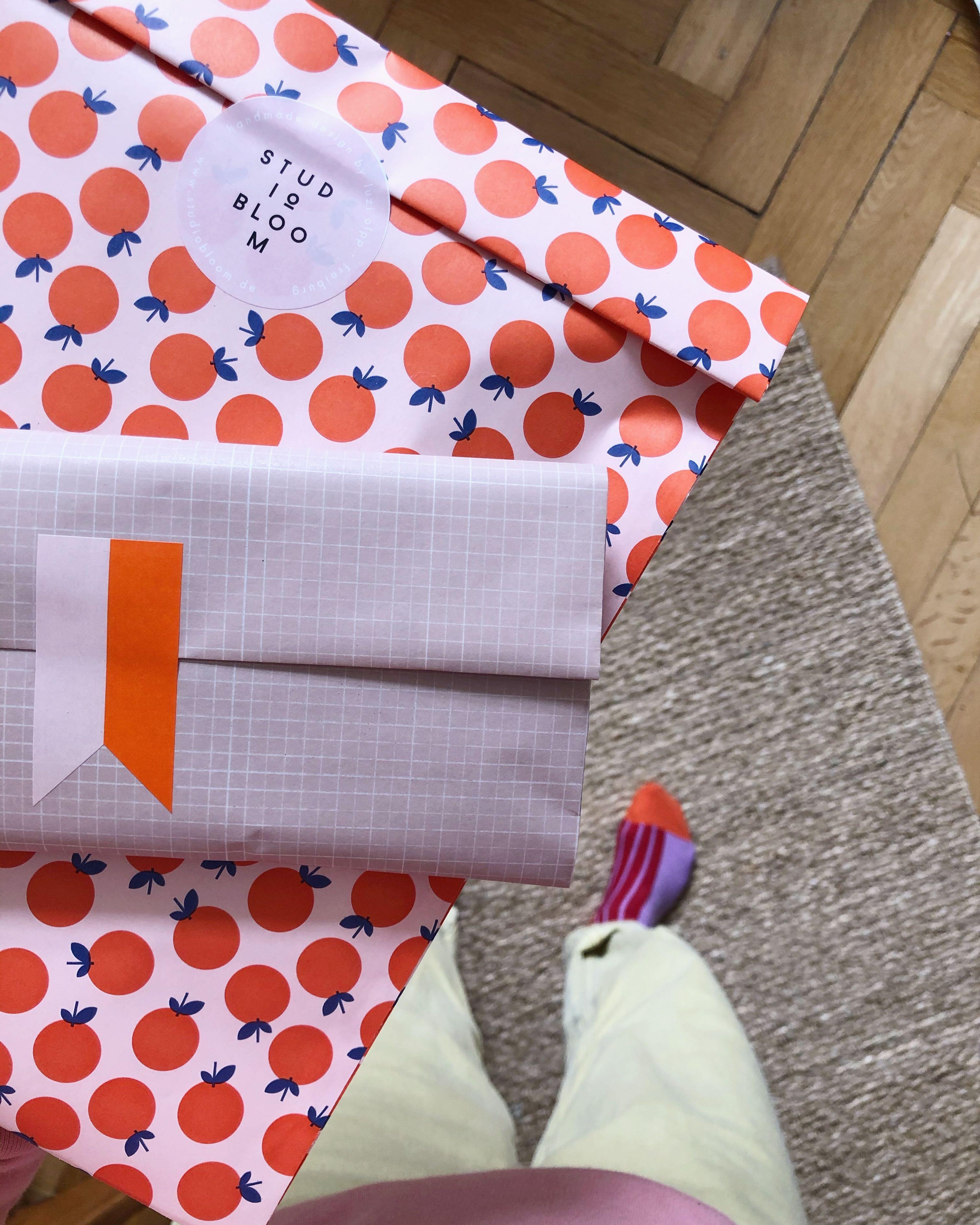 #wrapping #clementine #gift #paperlove @Studiobloom_design