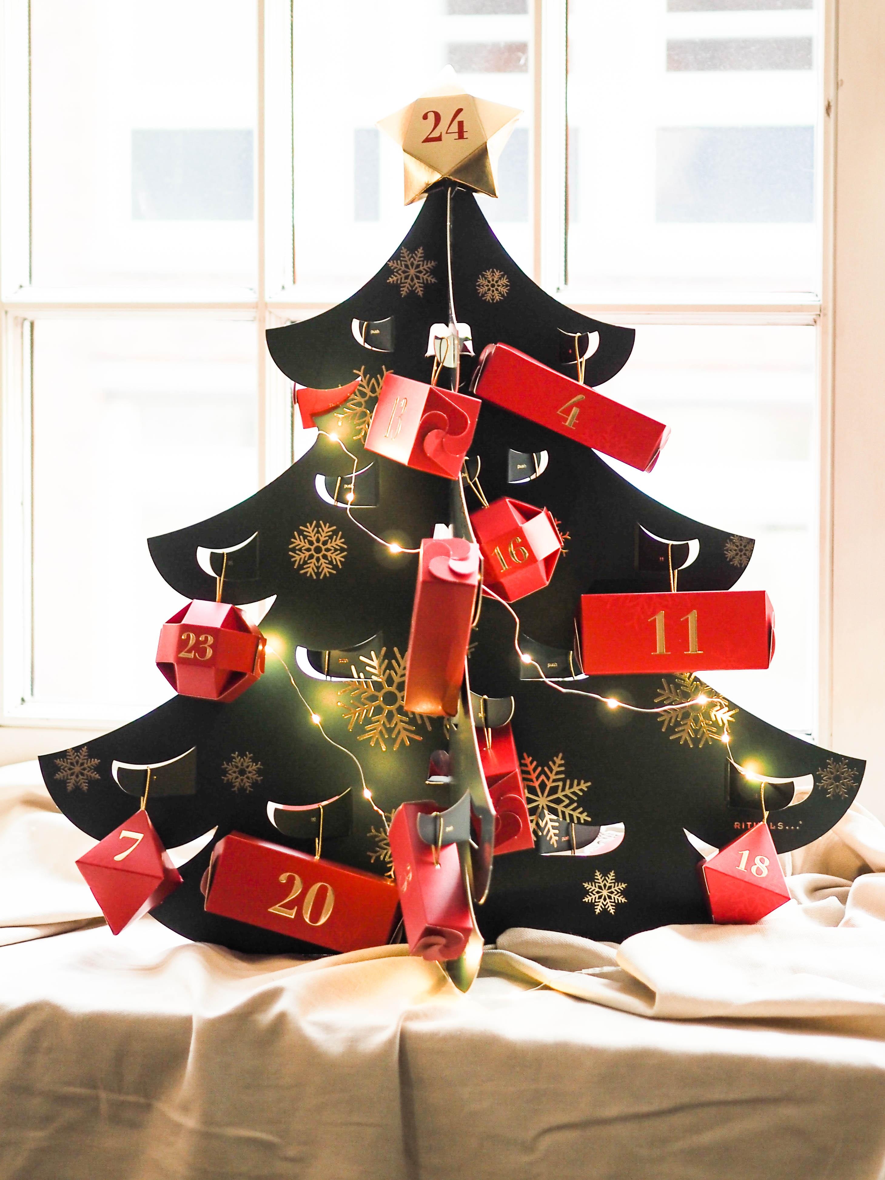 Yay, neben Duschschaum & Handcreme liefert Rituals Weihnachtsbaum & Lichterkette gleich mit! #beautylieblinge #rituals