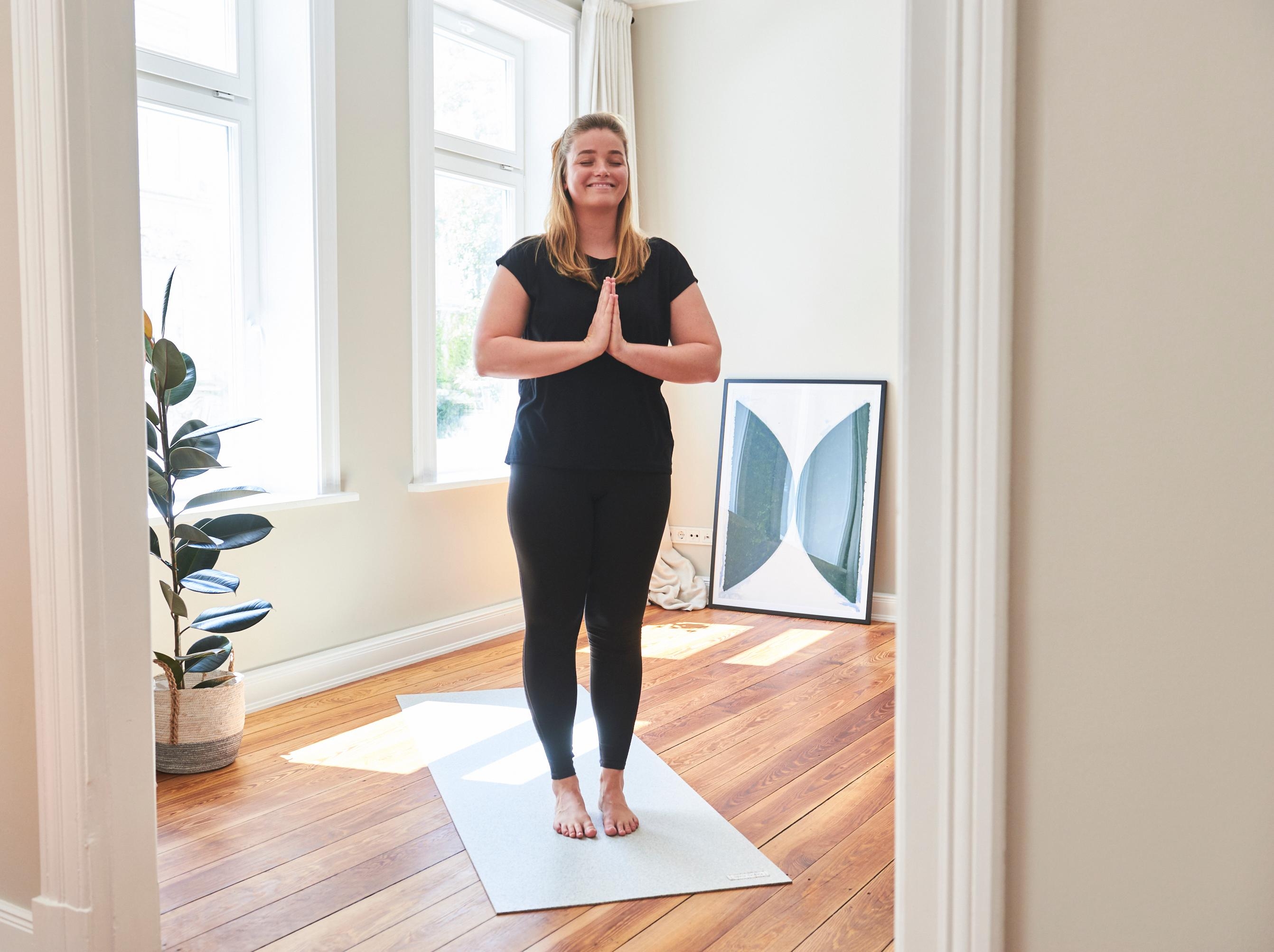 Yoga at home or in the studio? We can't decide! The mix makes it. #yogaathome