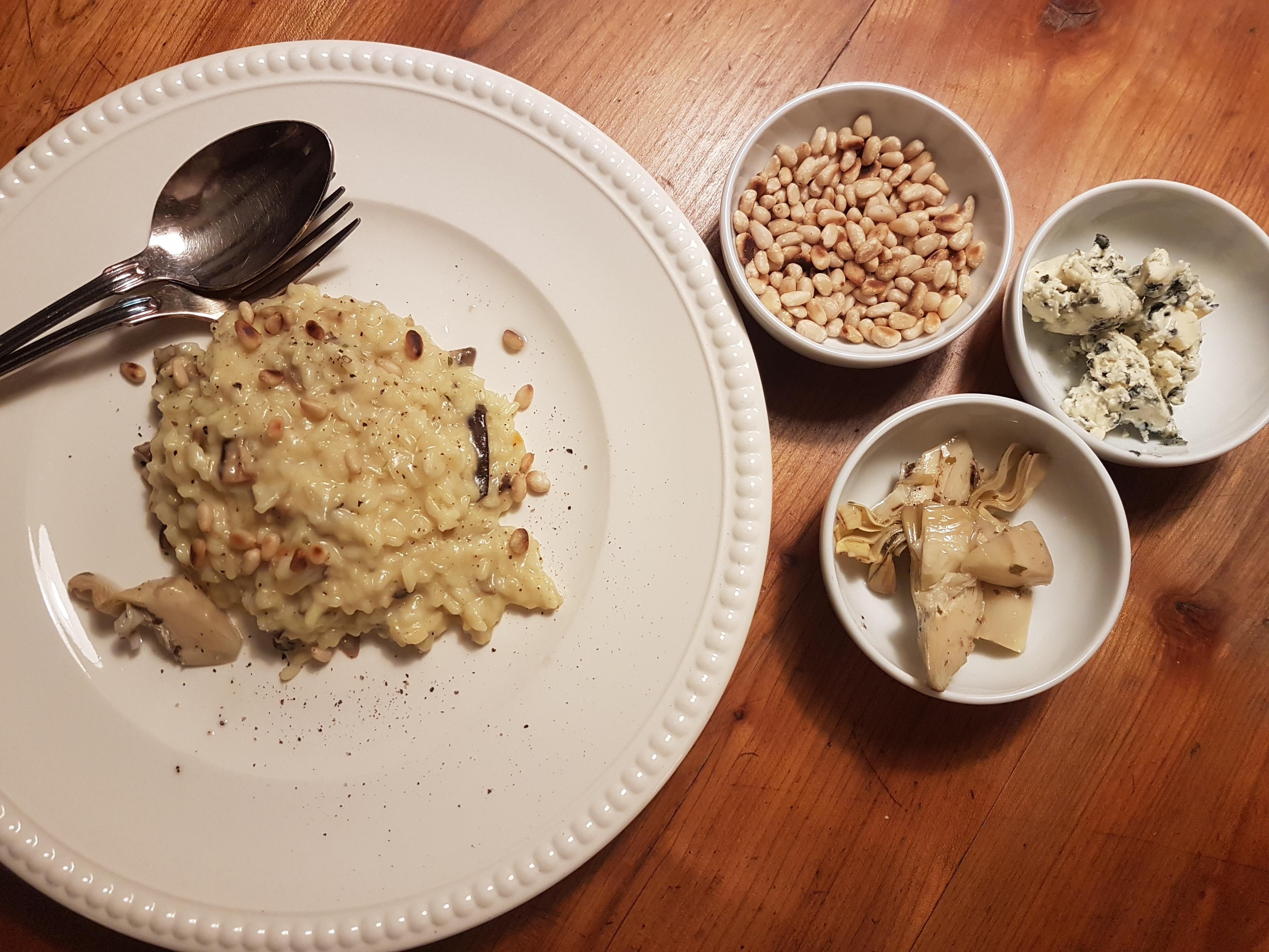 Yummie Food zum neuen Jahr. 
#Risotto
#Pilze
#pinienkerne
#gorgonzola
#artischocken 