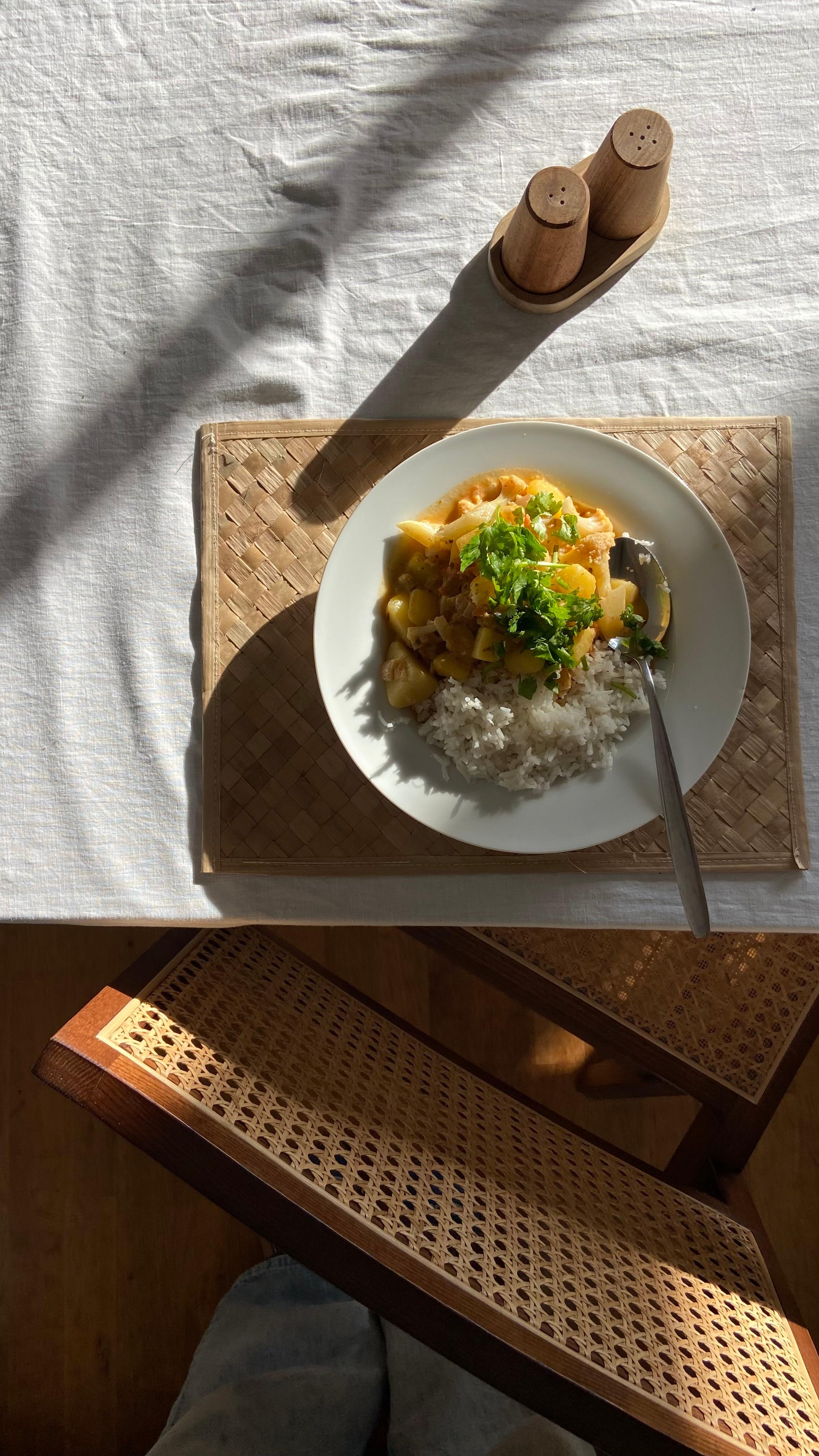 Yummy curry! 
#table #esstisch #curry #light #foodie #tischdeko