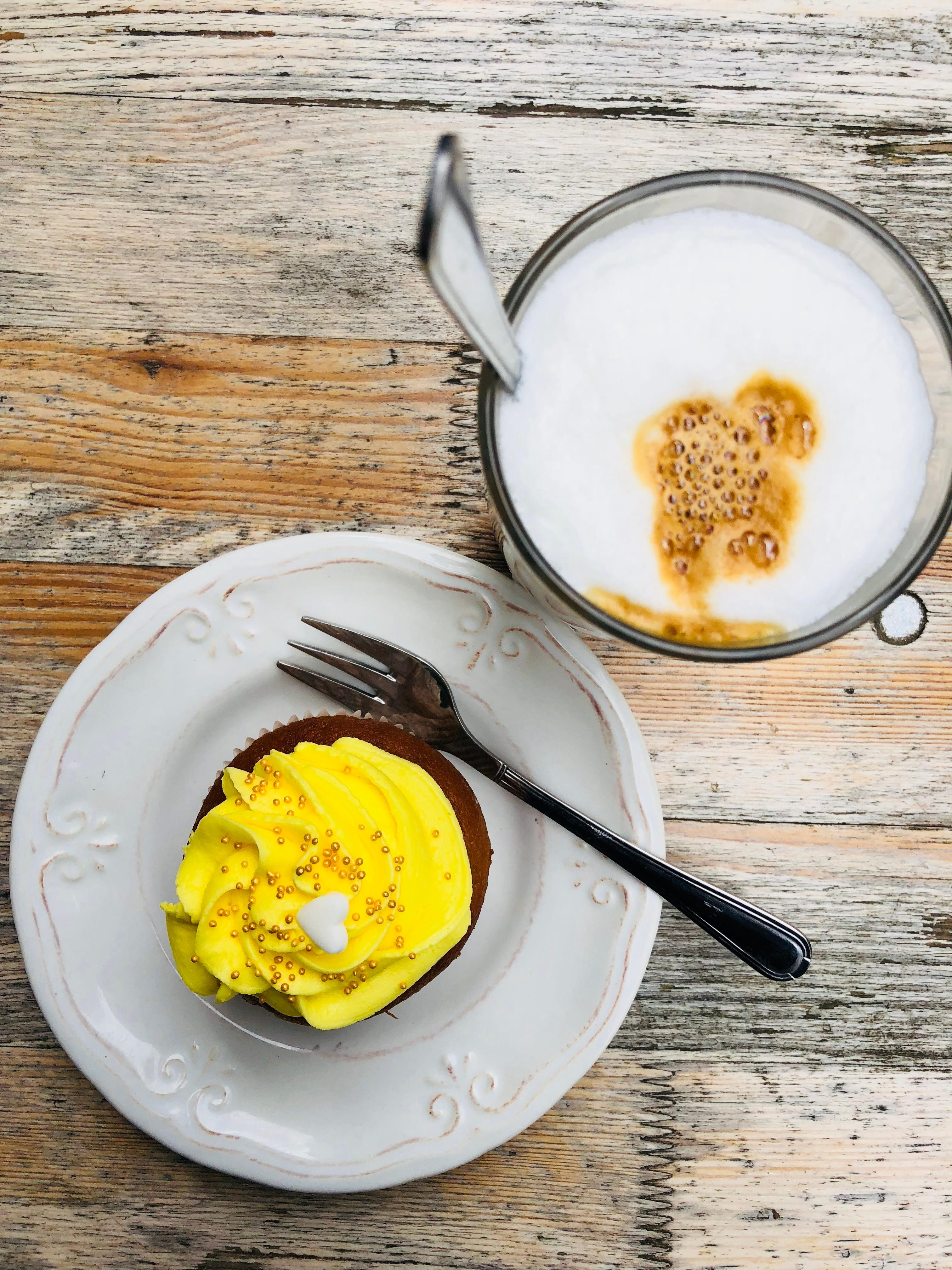 Zeit für einen kleinen Cupcake 😋 #foodlover #wochenende #coffeelover #bunnyandscott #kaffee #cupcake