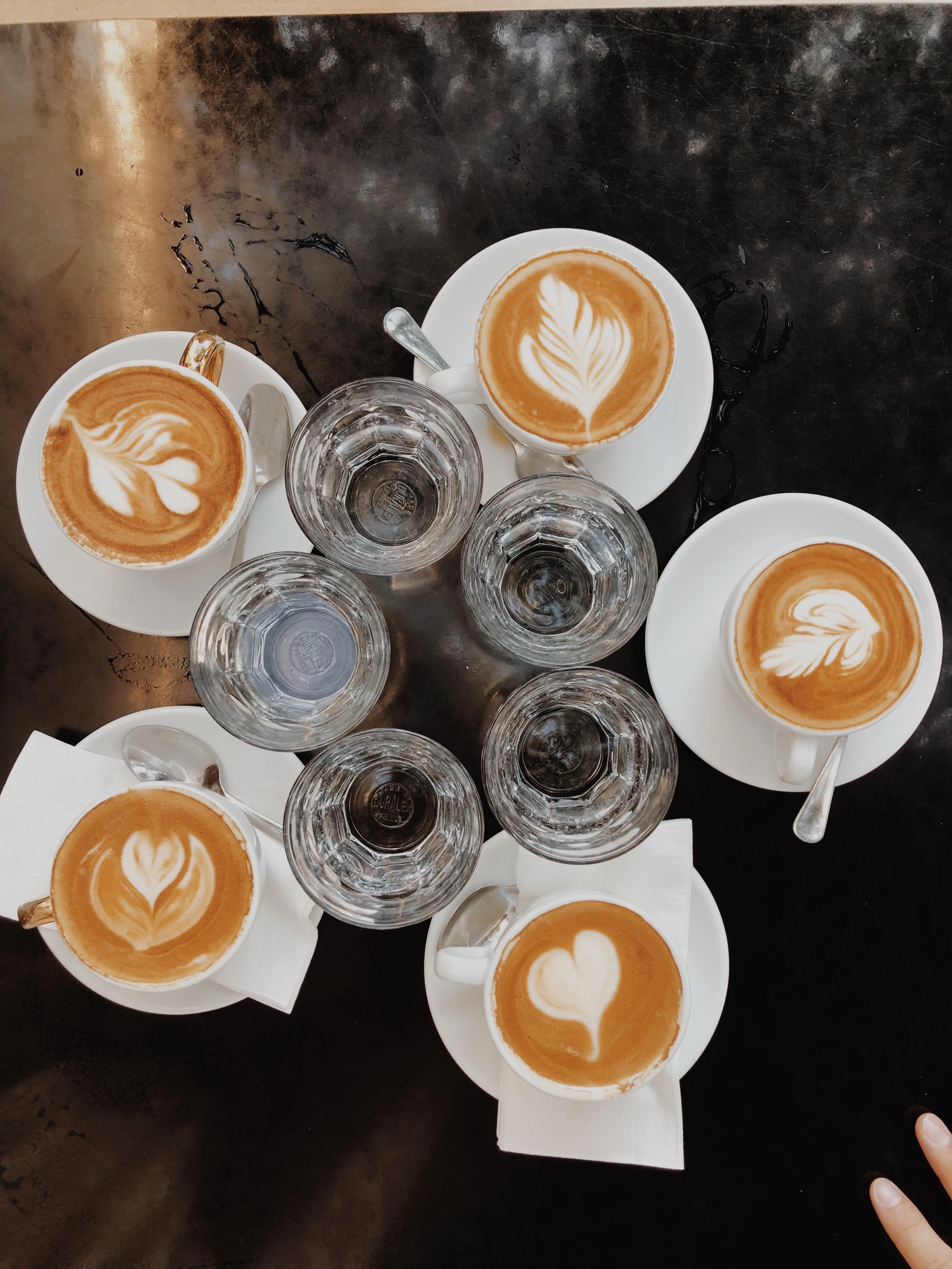 Zeit für herbstliches Kaffeetrinken mit Freunden 🤎 #kaffeetrinken #latteart #cafe #cappuccino #herbstgefühle