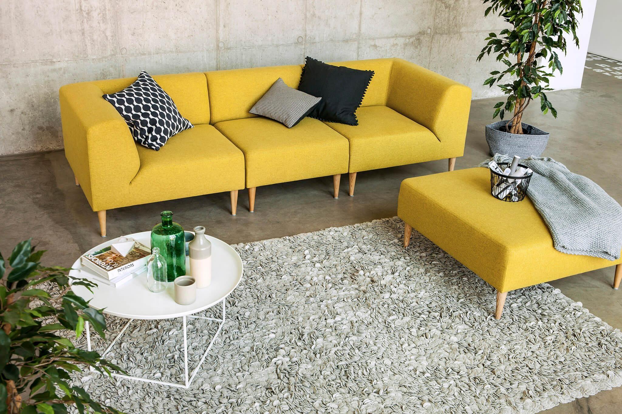 Zeit zum #Kuscheln auf dem #Sofa ! #skandinavisch #gelb und #cool #modulsofa #mood