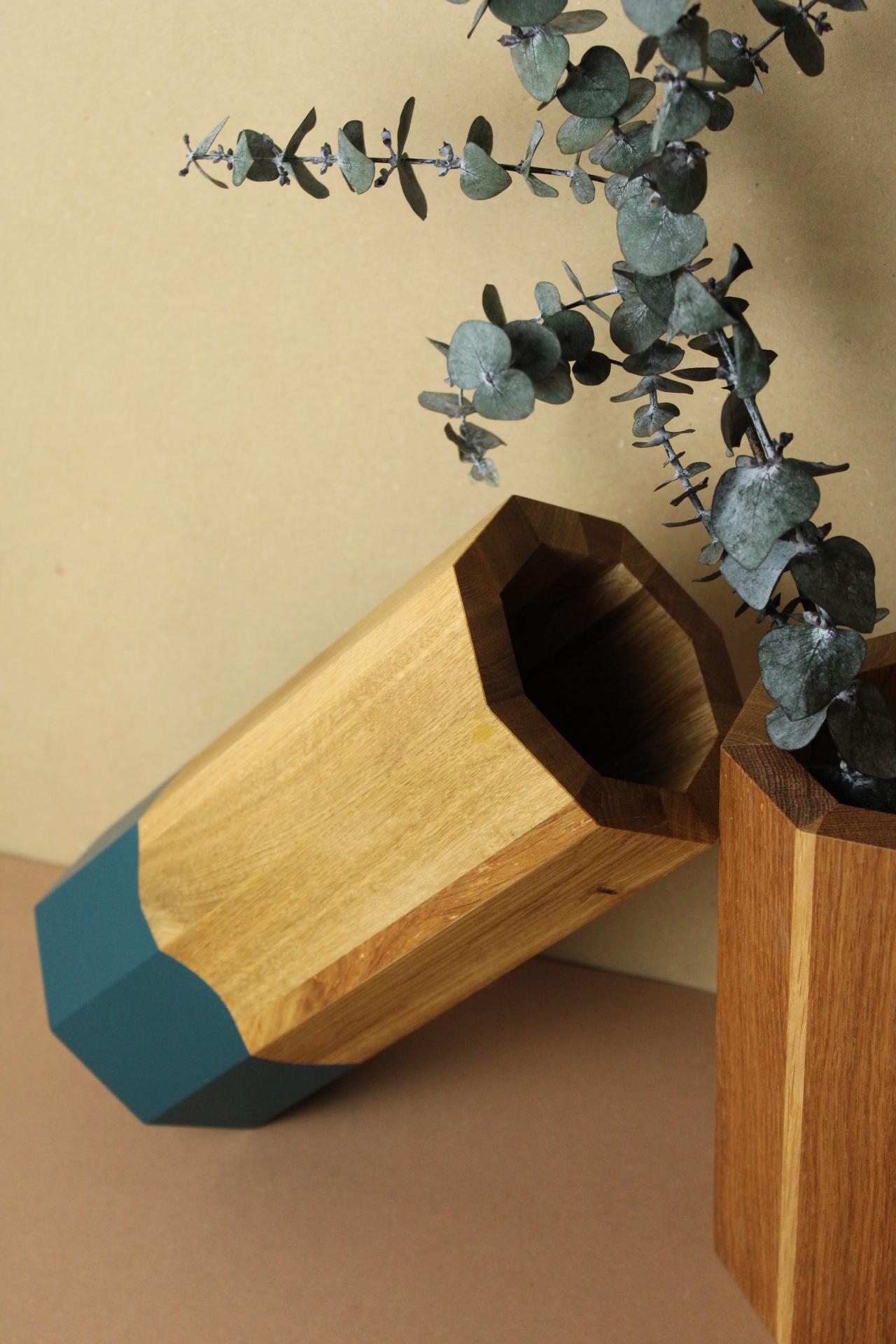 Zeitlos schön sind die Vasen Ecki vom Designer @cohlendorf_designstudio
Jede Vase ist handgefertigt und ein Unikat. 