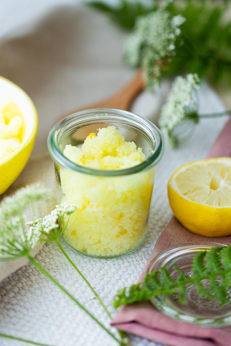 Zitronen Zucker Peeling selbermachen.
#wiebkeliebtDIY#newblogpost#Peeling#Naturkosmetik
