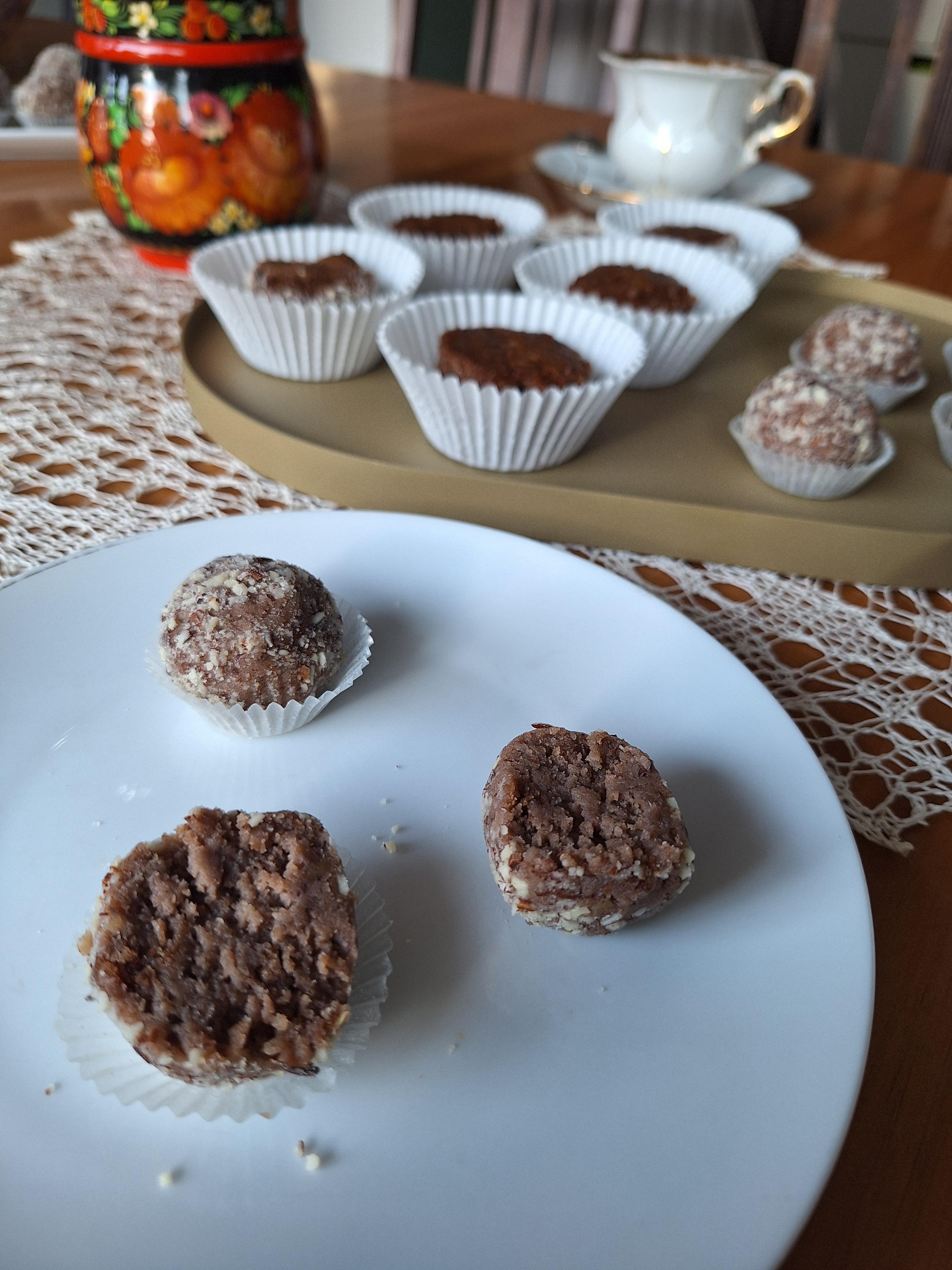 ZUCCHINIKKUGELN
#Zucchinikuchen #Zucchinikugeln #Zucchinitörtchen #Kuchenvariationen #Cakepopsohnestiel #Eigenkreation #überraschendlecker #Akzente #MeißnerPorzellan