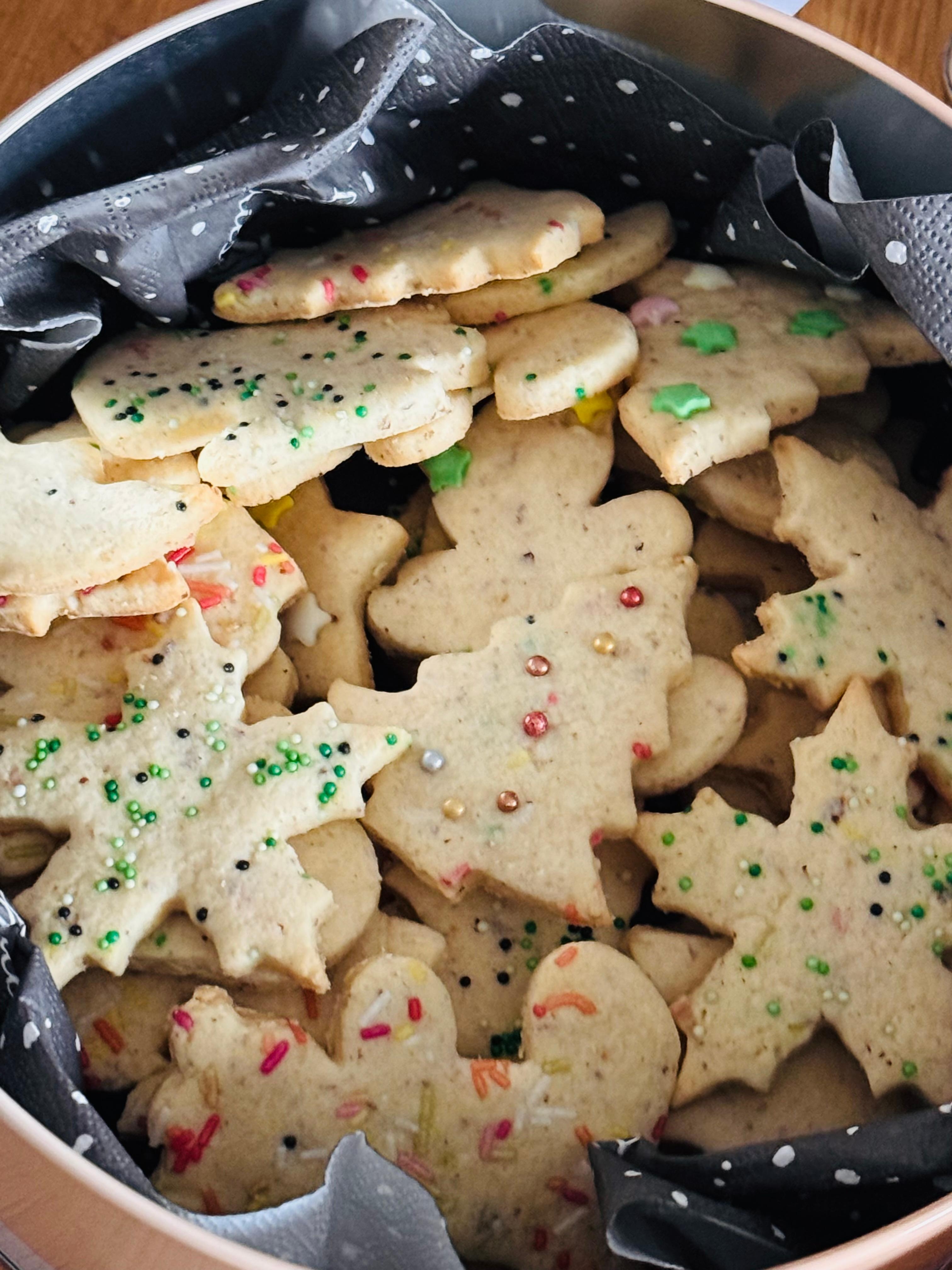 Zuckerstreusel-Plätzchen. #lebenmitkind #backenistliebe #ohnezuckerguss