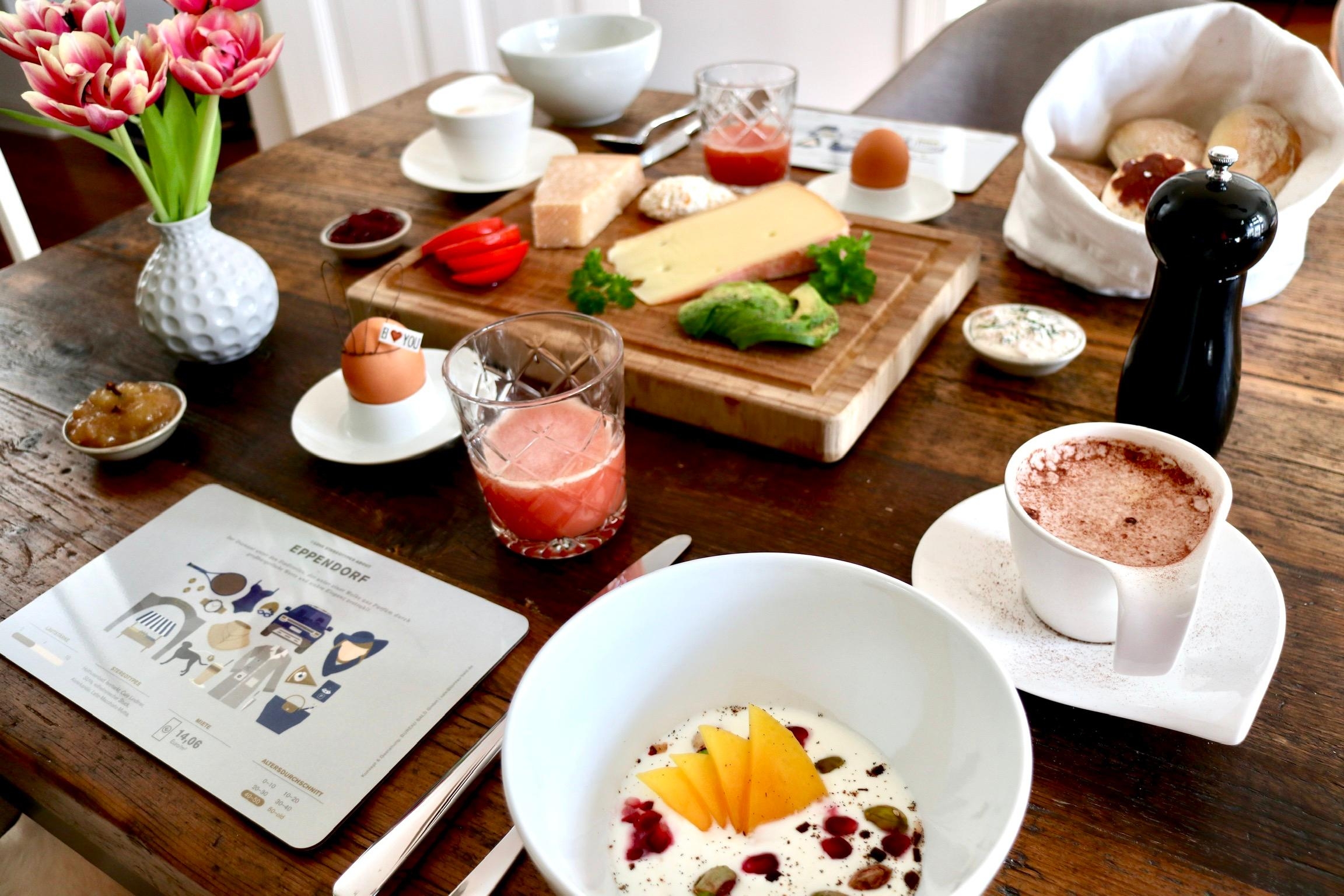 Zugegeben - so sieht unser #frühstückstisch nicht jeden Tag aus. #livingchallenge
