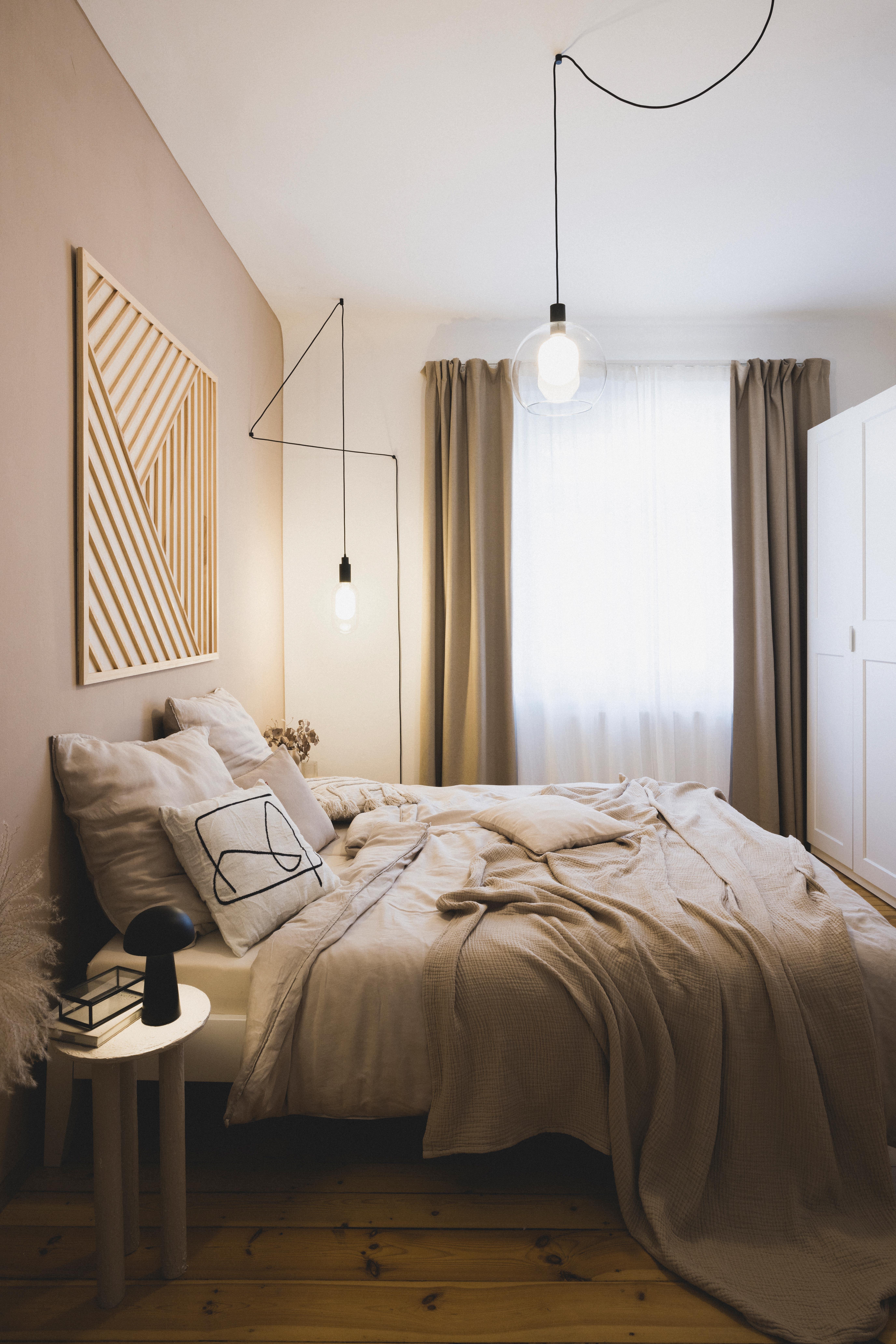 Zur Sonntags-Gemütlichkeit mal ein Schlafzimmer-Bild mit ein paar neuen DIY's ;)

Foto: ©Maria Bayer | www.mariabayer.de