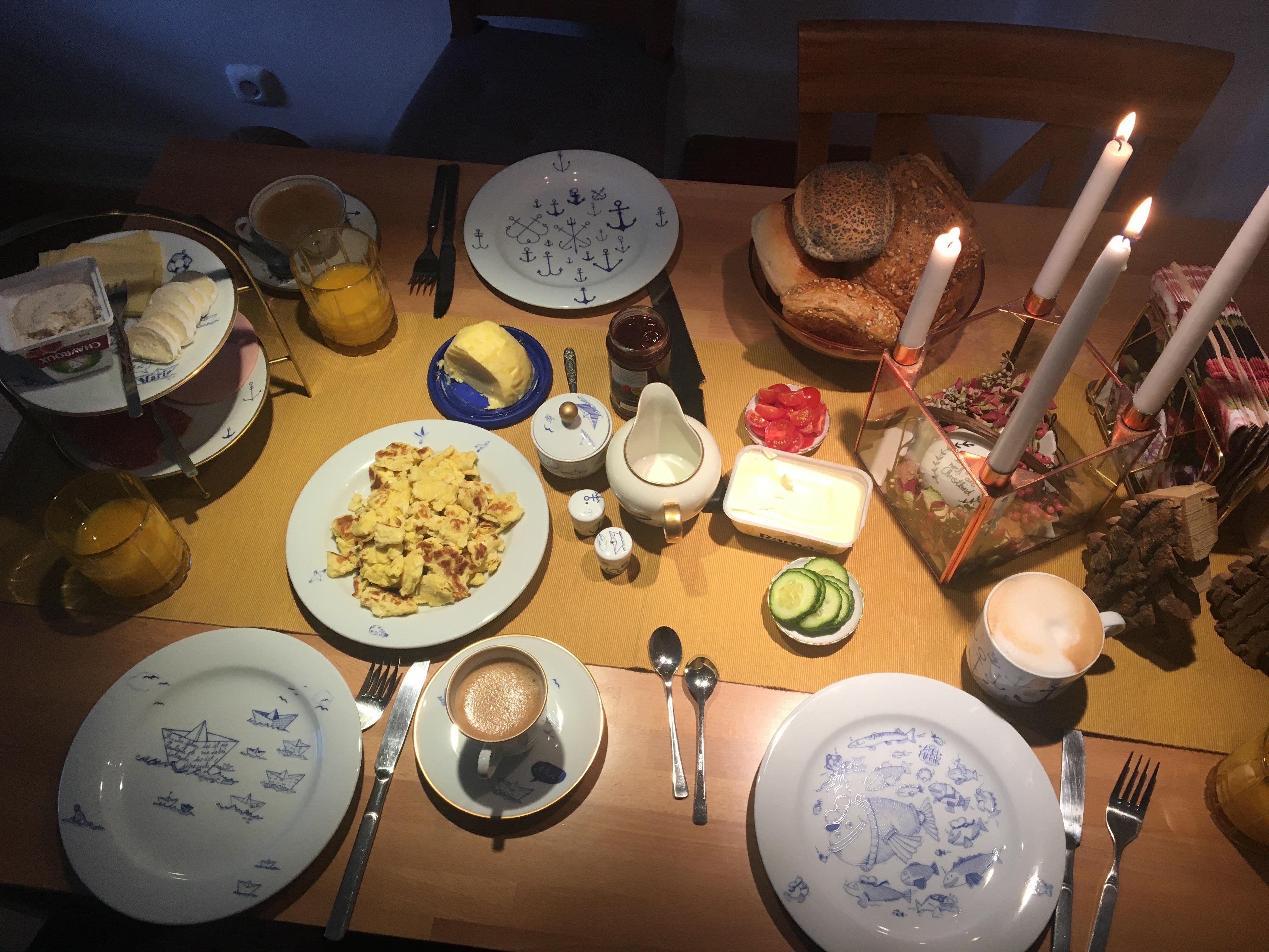 Zwar schon etwas her, aber im Moment frühstücke ich eher allein... #livingchallenge #frühstückstisch