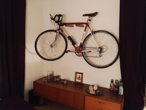 zwei Leidenschaften vereint - Rennrad und Midcentury-Möbel #homestory