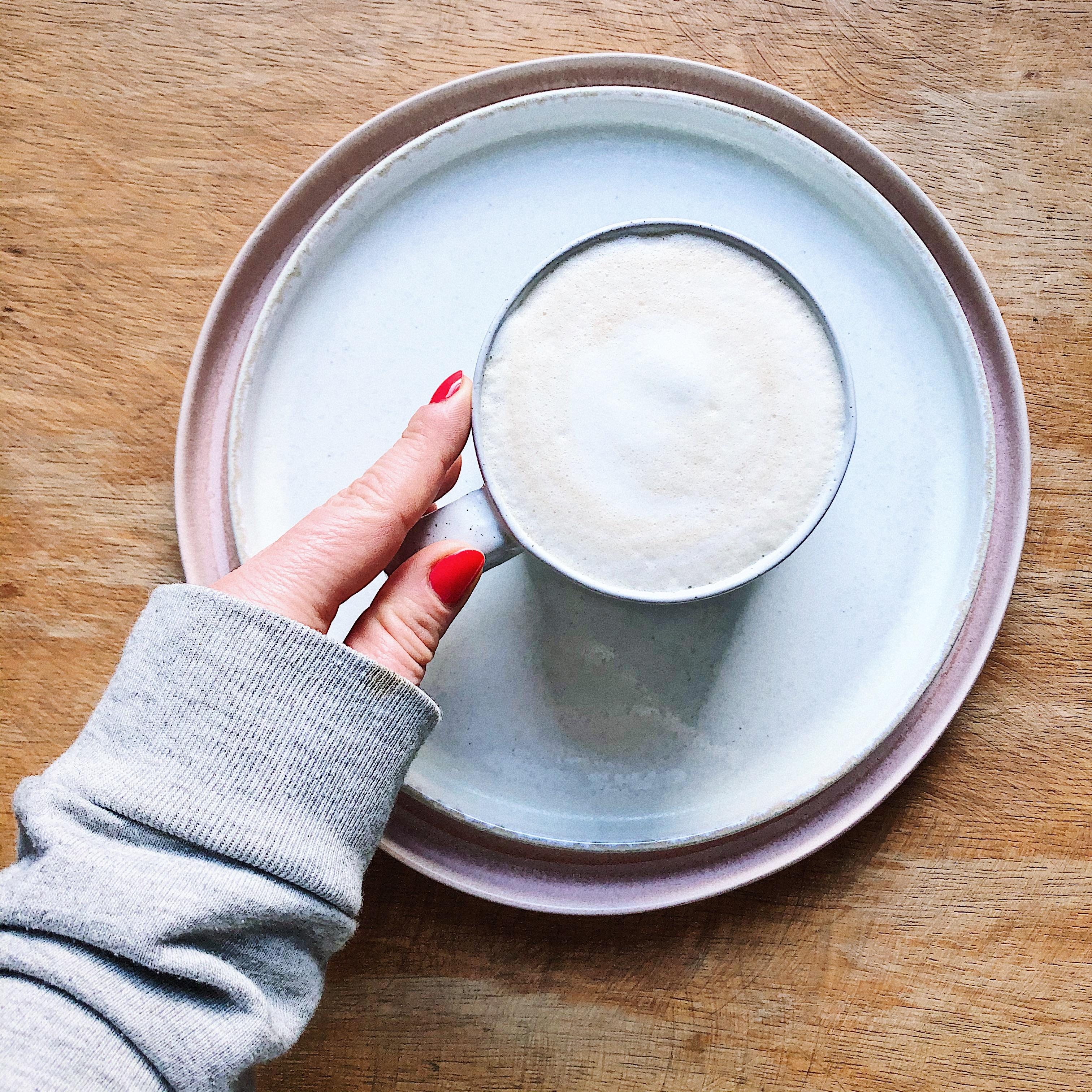 Zwei Lieben auf einem Bild: Kaffee und Porzellan ✨
#Kaffee #Geschirr #Porzellan #Keramik