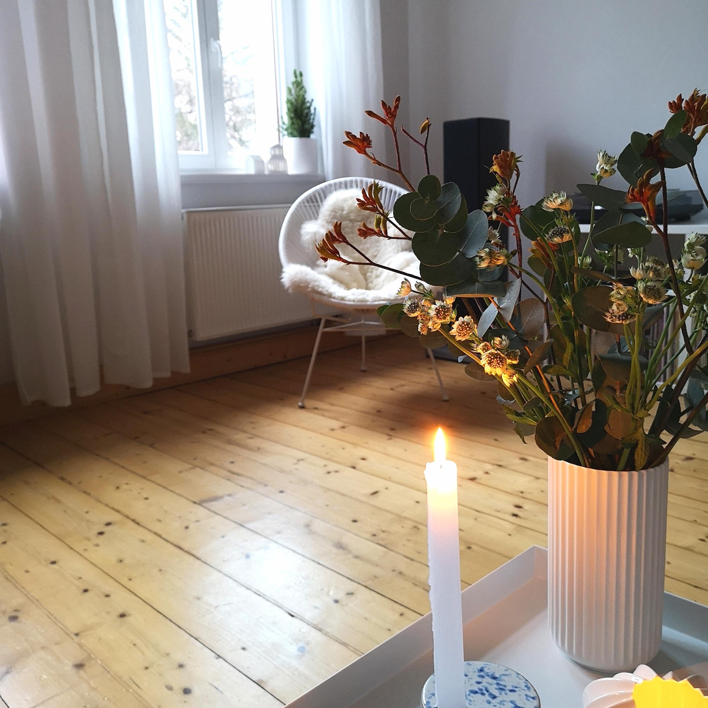 "Zwischen den Jahren"

#hygge #livingroom #wohnzimmer #couchliebt #vasenliebe #myfreshflowerfriday 